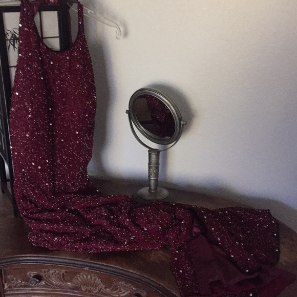 Scala Dresses & Skirts - 💋 Scala Beaded Holiday Party Gown Black & Red